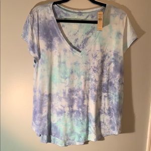 American Eagle v neck tee